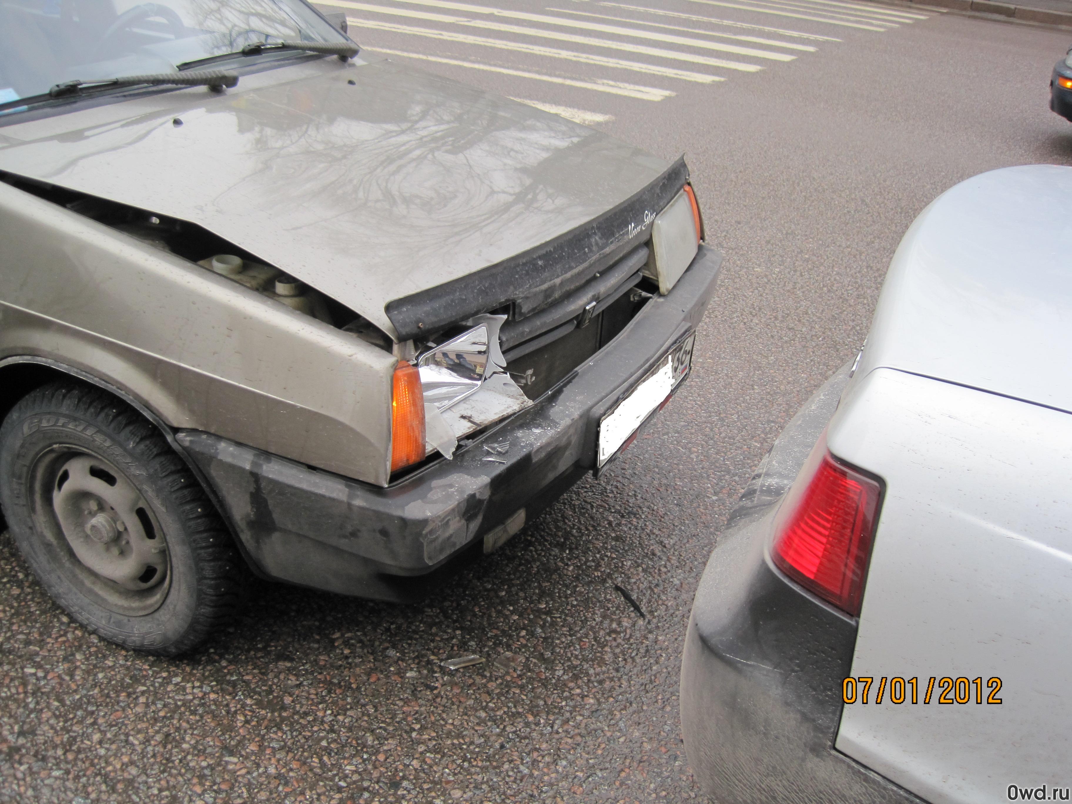 Битый автомобиль LADA (ВАЗ) 2109 (2001) в Бутурлиновке